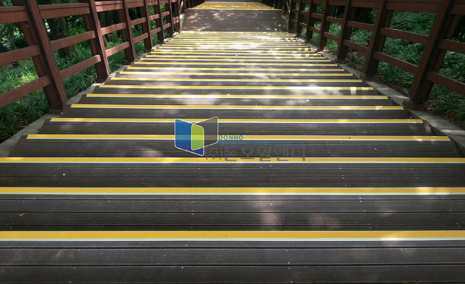 Nonslip Deck Stair Nosing